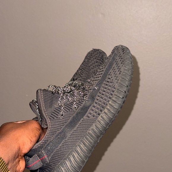 Yeezy 350 - Picture 3 of 6